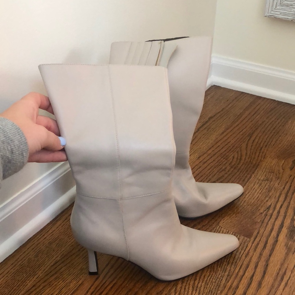 Moda spana mid calf boots! Bone color